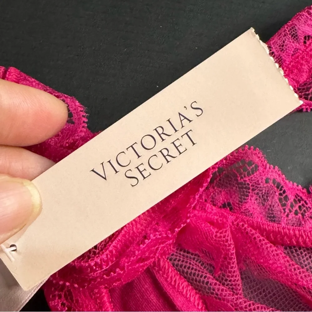 NWT Victoria's Secret Panty M Thong